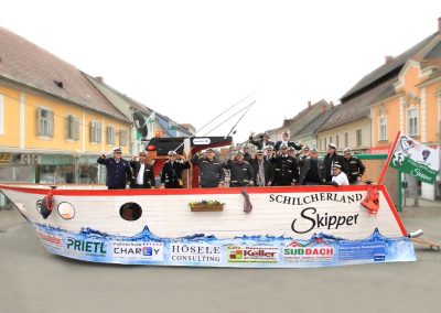 Fasching in Deutschlandsberg Faschingsumzug - Wagen der Schilcherlandskipper mit allen Skippern